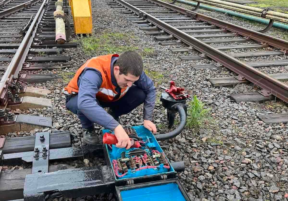Працюють над безпекою роботи поїздів метрополітенівці: Новини Харкова