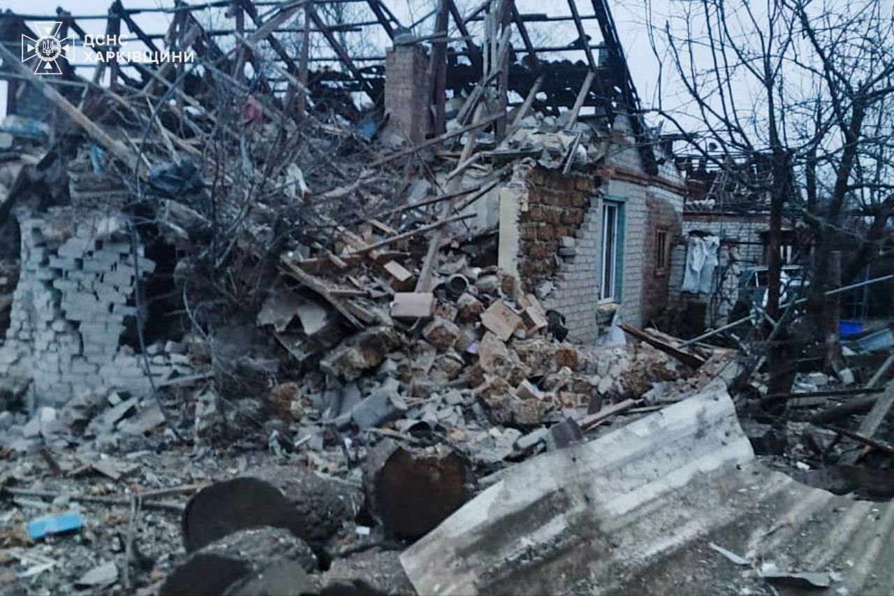 Спалахнули пожежі на місці влучання російської бомби: Новини Харкова