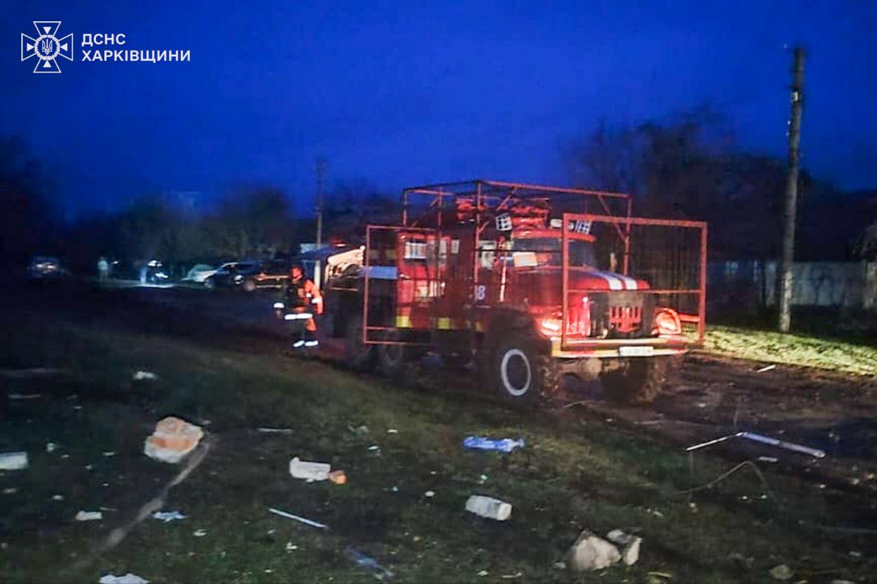 Спалахнули пожежі на місці влучання російської бомби: Новини Харкова