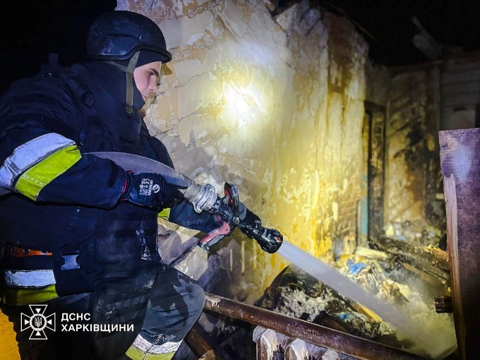 У Плоскому Харківської області два влучання БпЛА по житловому сектору викликали масштабні пожежі.