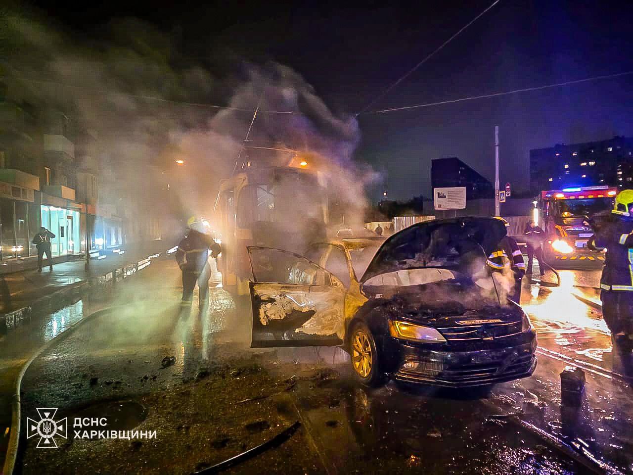 Спалахнула пожежа під час ДТП зіткнення Volkswagen Jetta з трамваєм: Новини Харкова