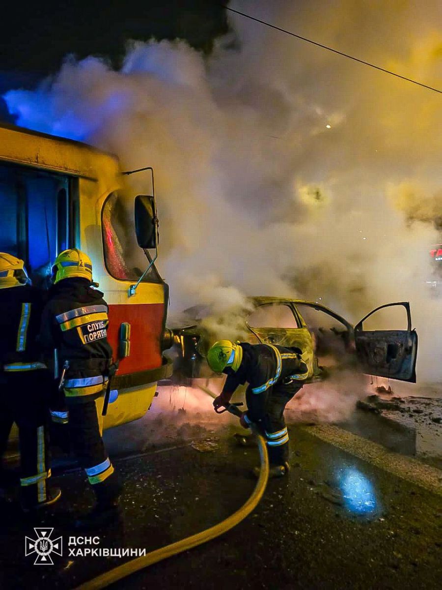 Спалахнула пожежа під час ДТП зіткнення Volkswagen Jetta з трамваєм: Новини Харкова
