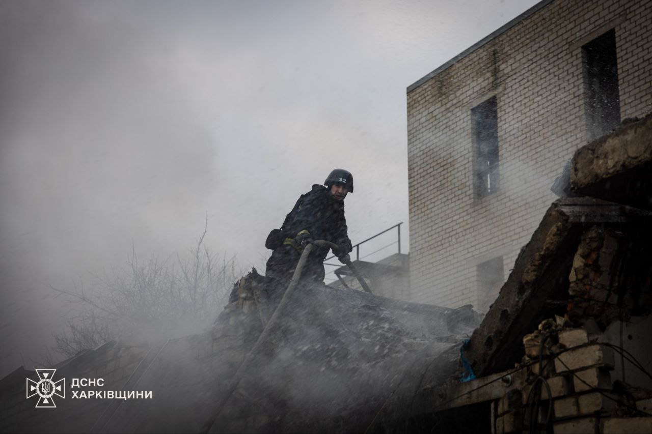 Продовжують рятувальні роботи на місці вибуху рятувальники: Новини Харкова