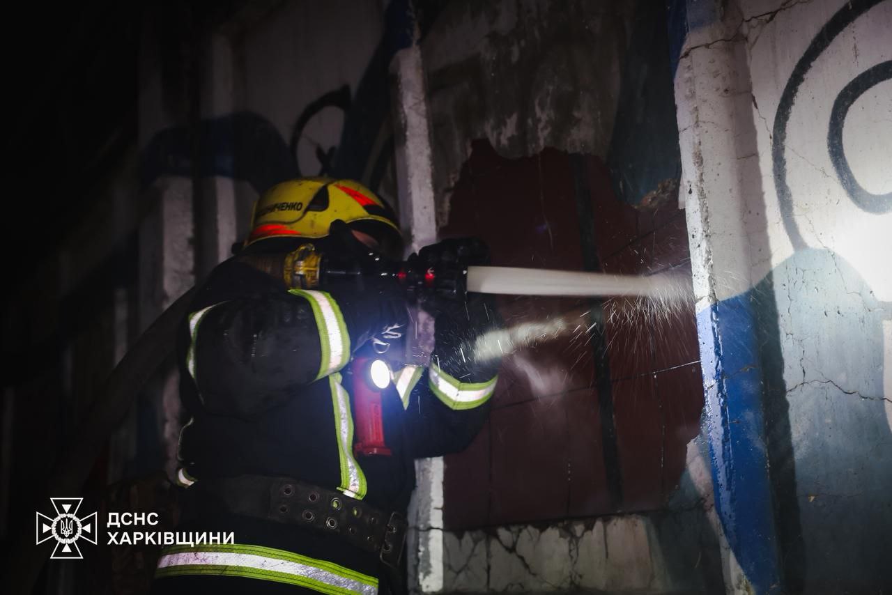 Загасили маштабну пожежу десятки вогнеборців: Новини Харкова