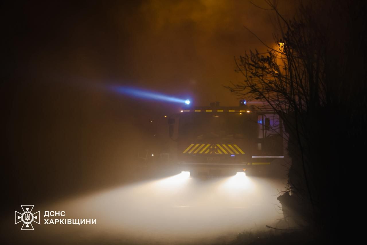 Загасили маштабну пожежу десятки вогнеборців: Новини Харкова