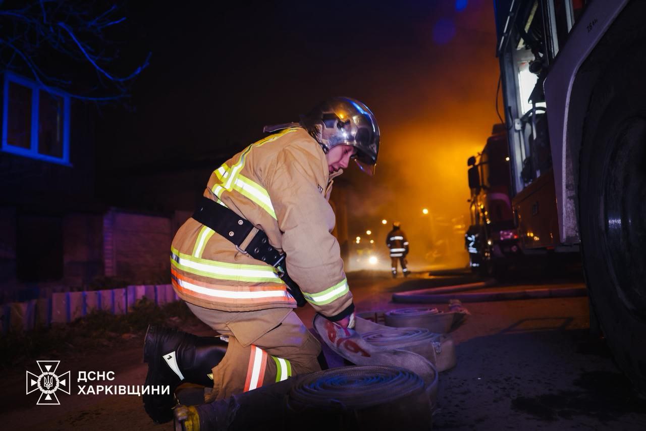 Загасили маштабну пожежу десятки вогнеборців: Новини Харкова
