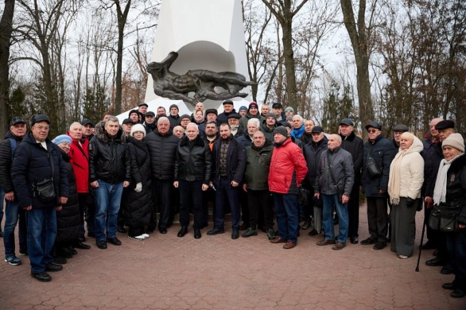 Харків 14 грудня: покладання квітів до пам’ятника чорнобильцям у Молодіжному парку