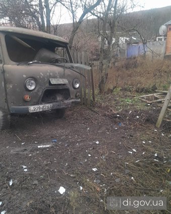 FPV-дрон пошкодив цивільну автівку в Слатиному: без постраждалих