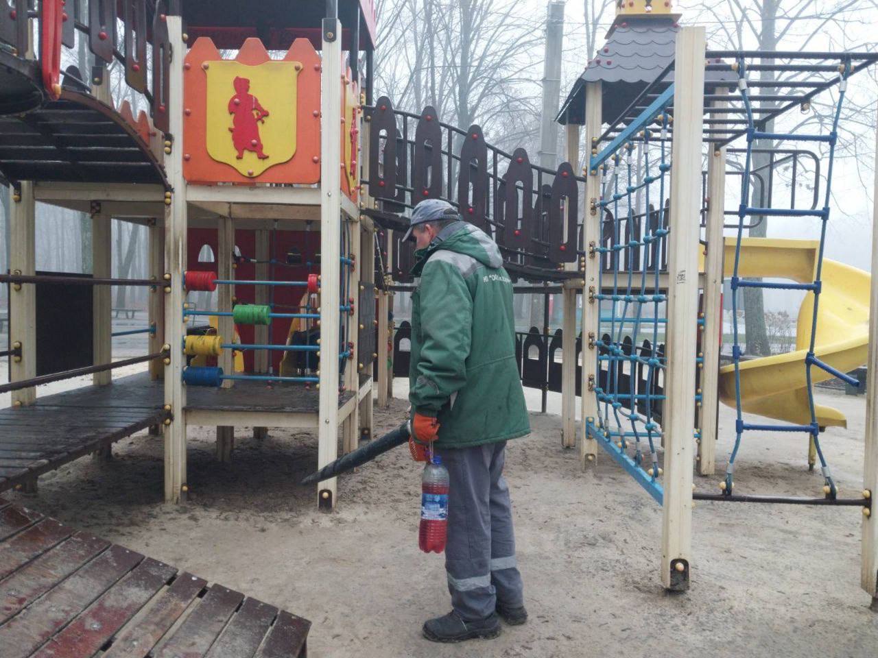 Впорядковують місця відпочинку городян комунальники: Новини Харкова