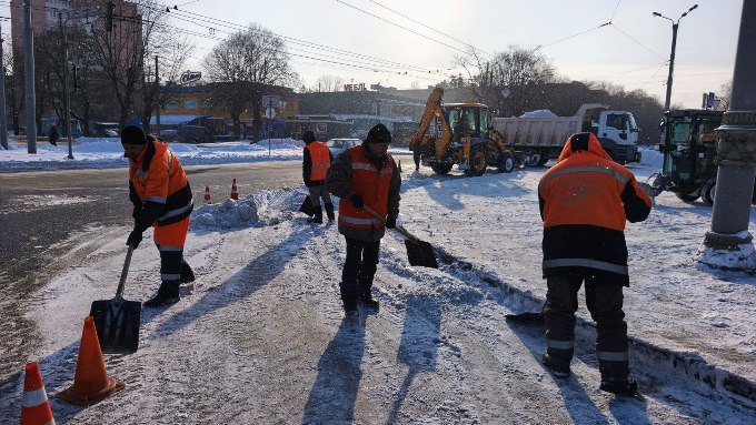 Новини Харкова: прибирання снігу комунальниками