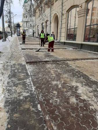 Новини Харкова: обробка доріг від ожеледиці