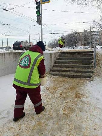 Новини Харкова: обробка доріг від ожеледиці
