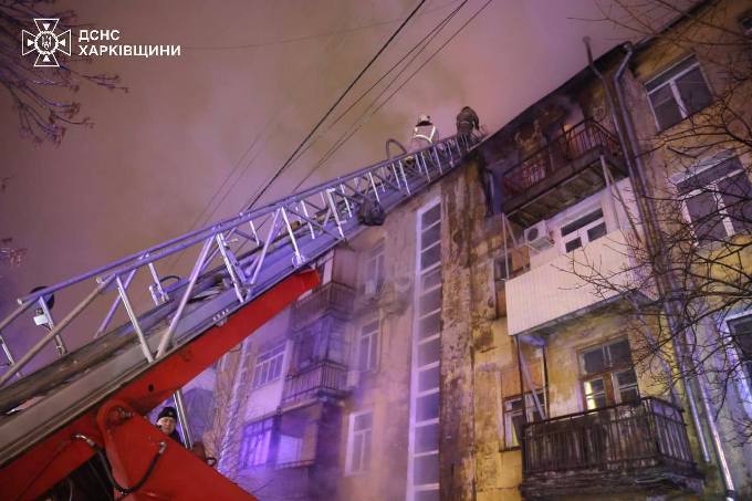 Новини Харкова: пожежа у будинку на Салтівці