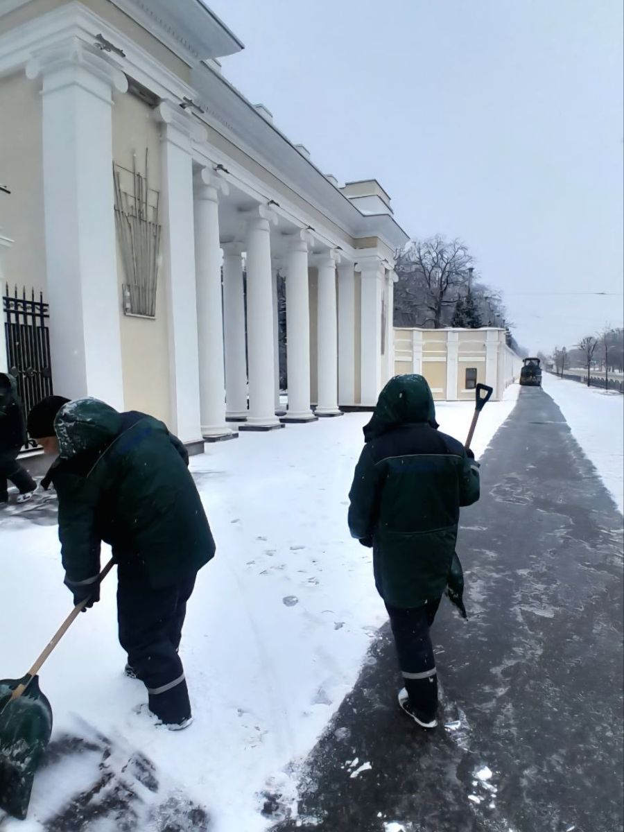 Новини Харкова: комунальники борються з ожеледицею