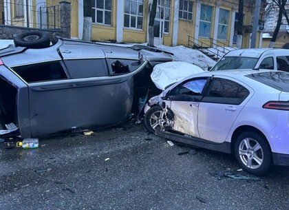 У потрійній аварії на харківській магістралі загинула жінка
