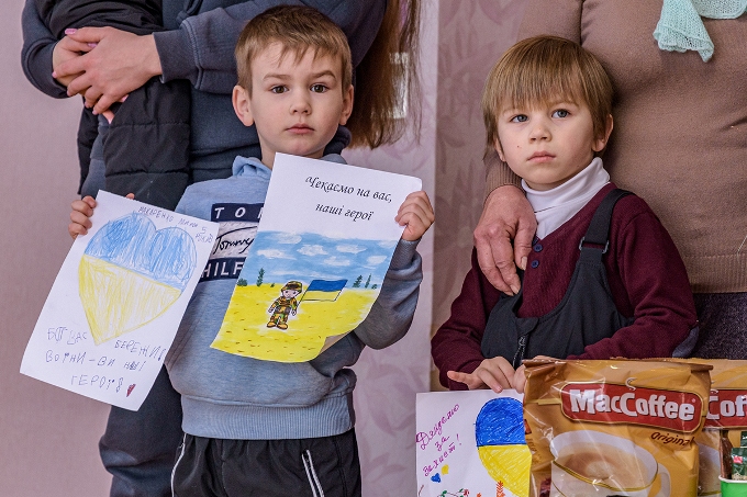Новини Харкова: діти зібрали подарунки військовим