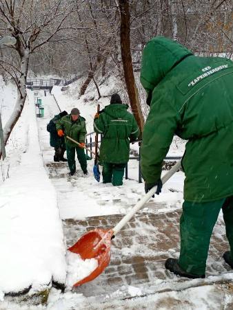 Новини Харкова: прибирання парків і скверів від снігу