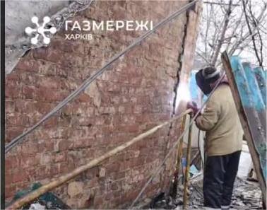 Комунальники відновили газопостачання у десятках будинків Харкова