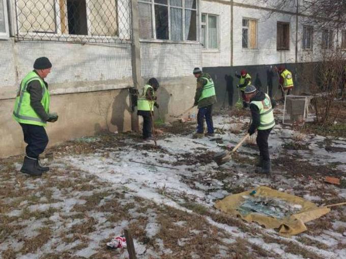 Новини Харкова: комунальники усувають наслідки обстрілів