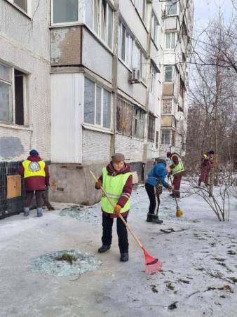 Новини Харкова: комунальники усувають наслідки обстрілів
