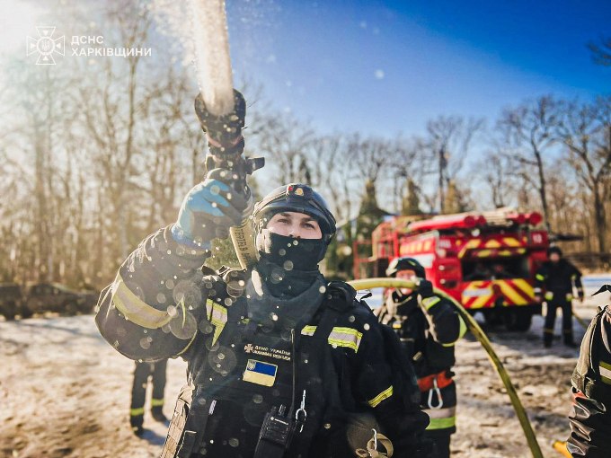 Тайтл: Новини Харкова: пожежу після обстрілу ліквідували