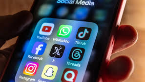 Нардеп запропонував заборонити Telegram та всі соцмережі