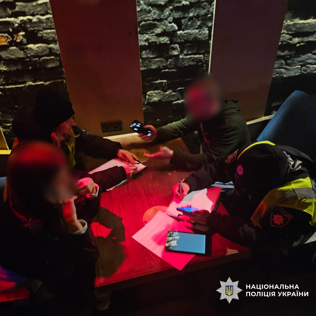 Новини Харкова: перевірка закладу через алкоголь підліткам680