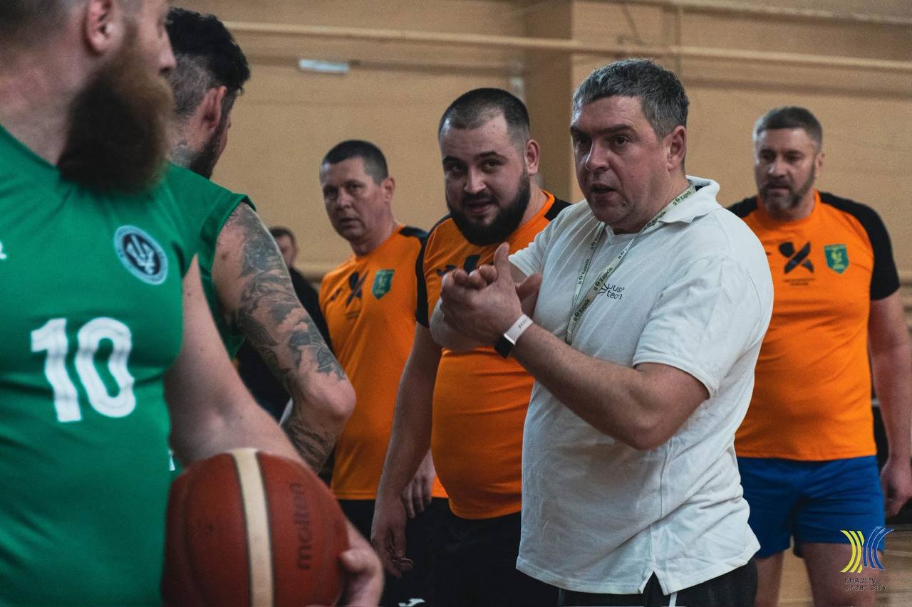 Зійшлися у запеклому баскетбольному турнірі ветерани та військові: Новини Харкова