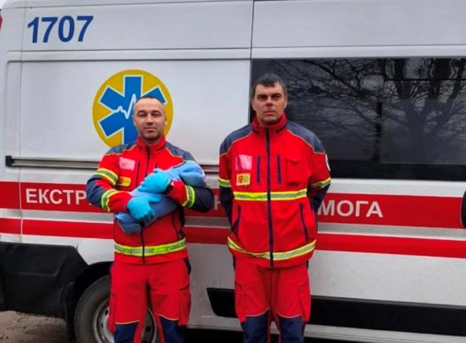 Новини Харкова: дівчинка народилася вдома