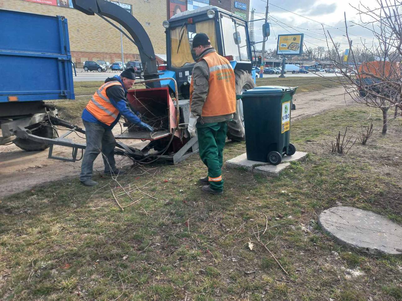 Вивезли тисячі кубометрів гілля комунальники міста: Новини Харкова
