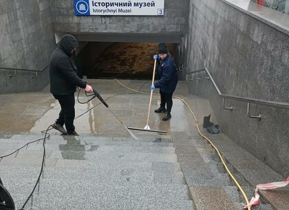 Благоустрій і прибирання: у переходах метро Харкова ведуться роботи (фото)