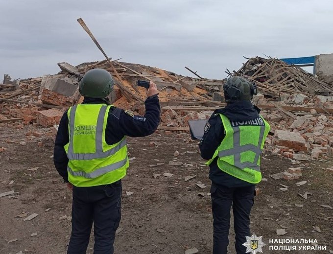Поліція показала наслідки російських обстрілів у Харкові та області