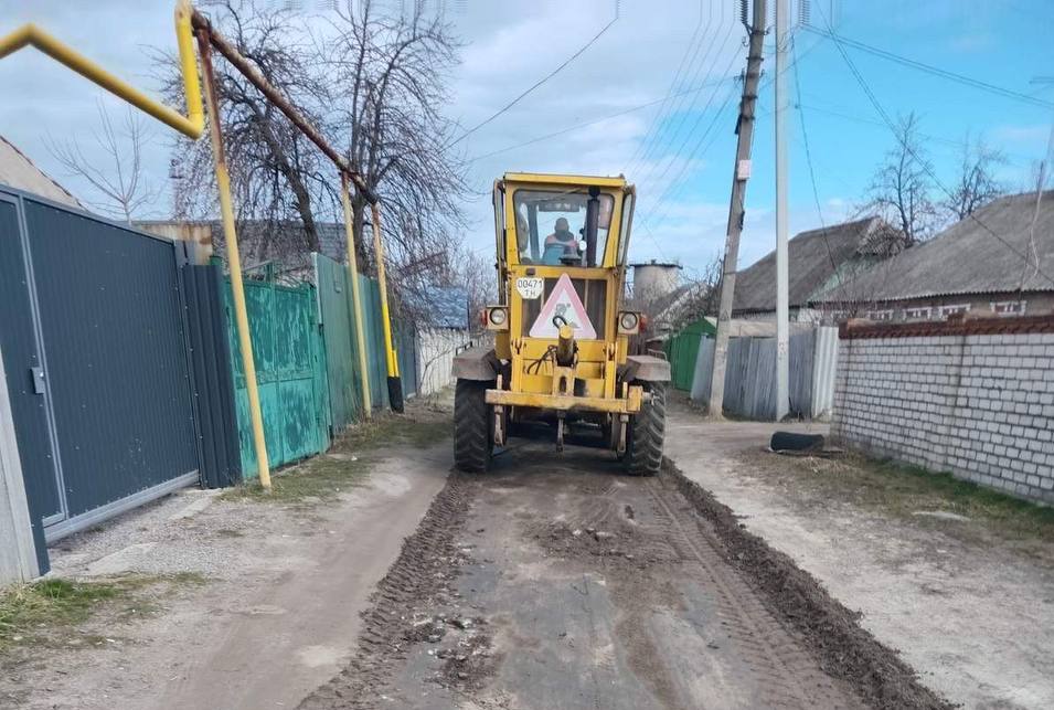 Вирівнюють дороги приватного сектору комунальники: Новини Харкова