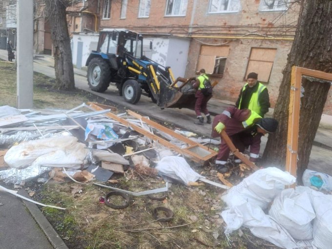 Новини Харкова: комунальні служби ліквідують наслідки обстрілів