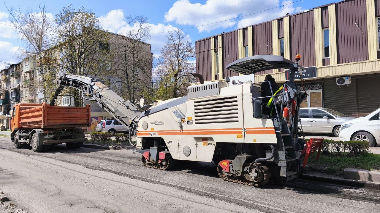 Ремонтують кілометр траси у Шевченківському районі дорожники: Новини Харкова