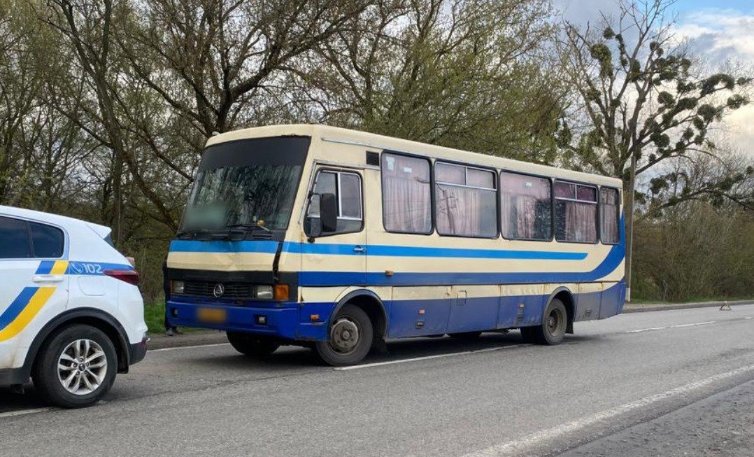 Загинув літній пішохід під колесами автобусу у пердмісті: Новини Харкова