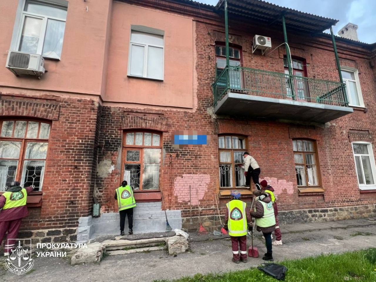 Постраждала дитина та 6 дорослих від ворожого удару по місту: Новини Харкова