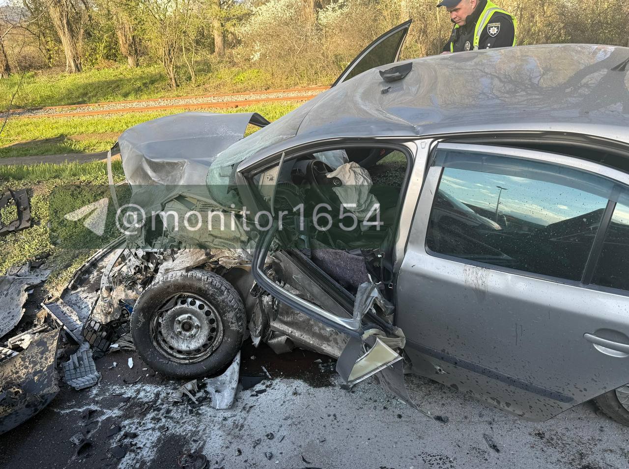Розбилися дві легкові автівки на харківському проспекті: Новини Харкова