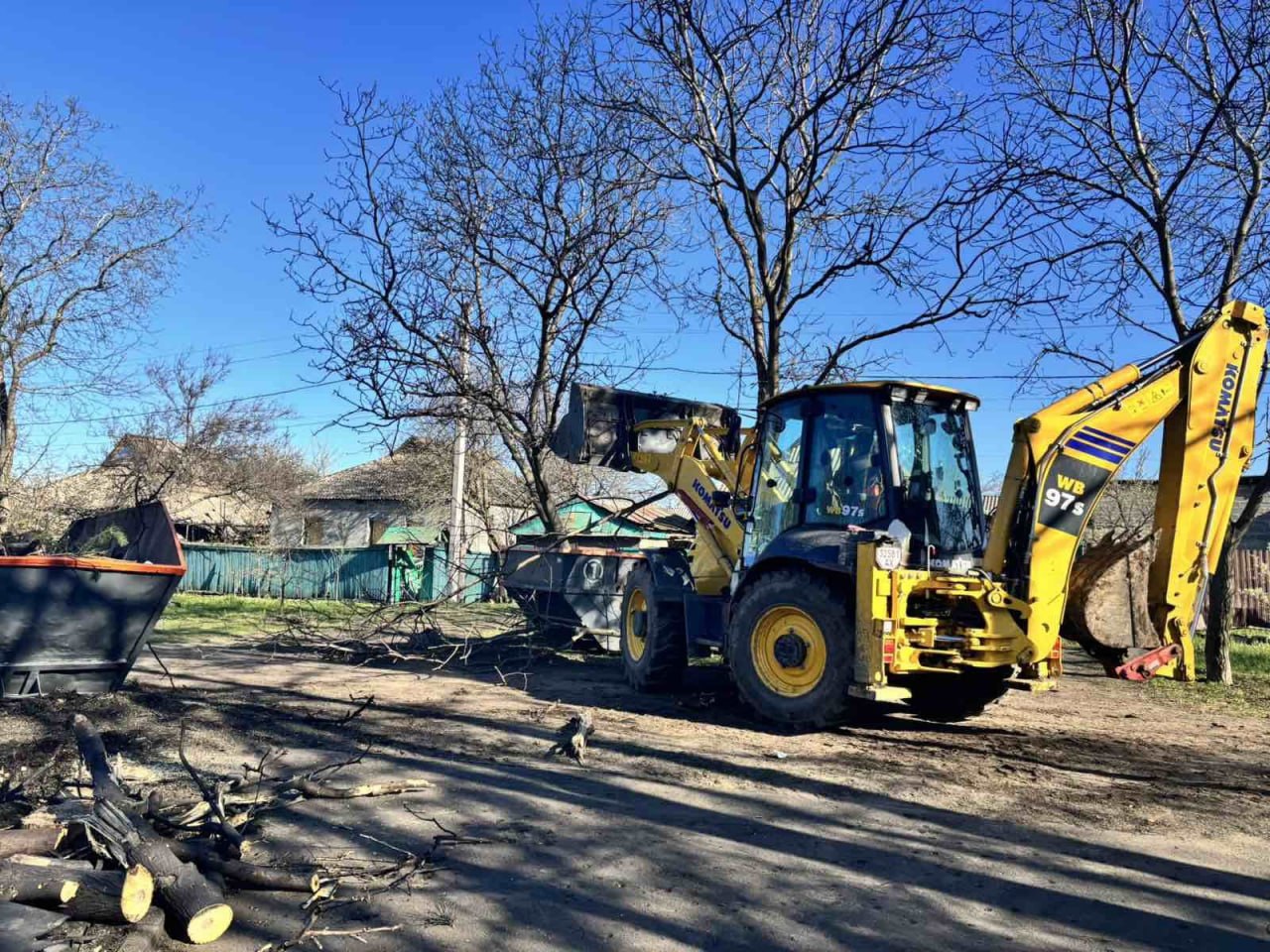 Постраждали десятки будинків через ворожу атаку та відновлюються комунальниками у Немишлянському районі міста: Новини Харкова