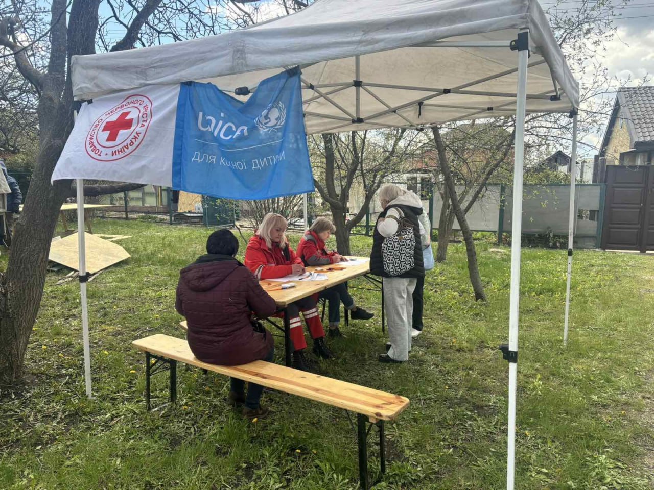 Постраждали десятки будинків через ворожу атаку та відновлюються комунальниками у Немишлянському районі міста: Новини Харкова