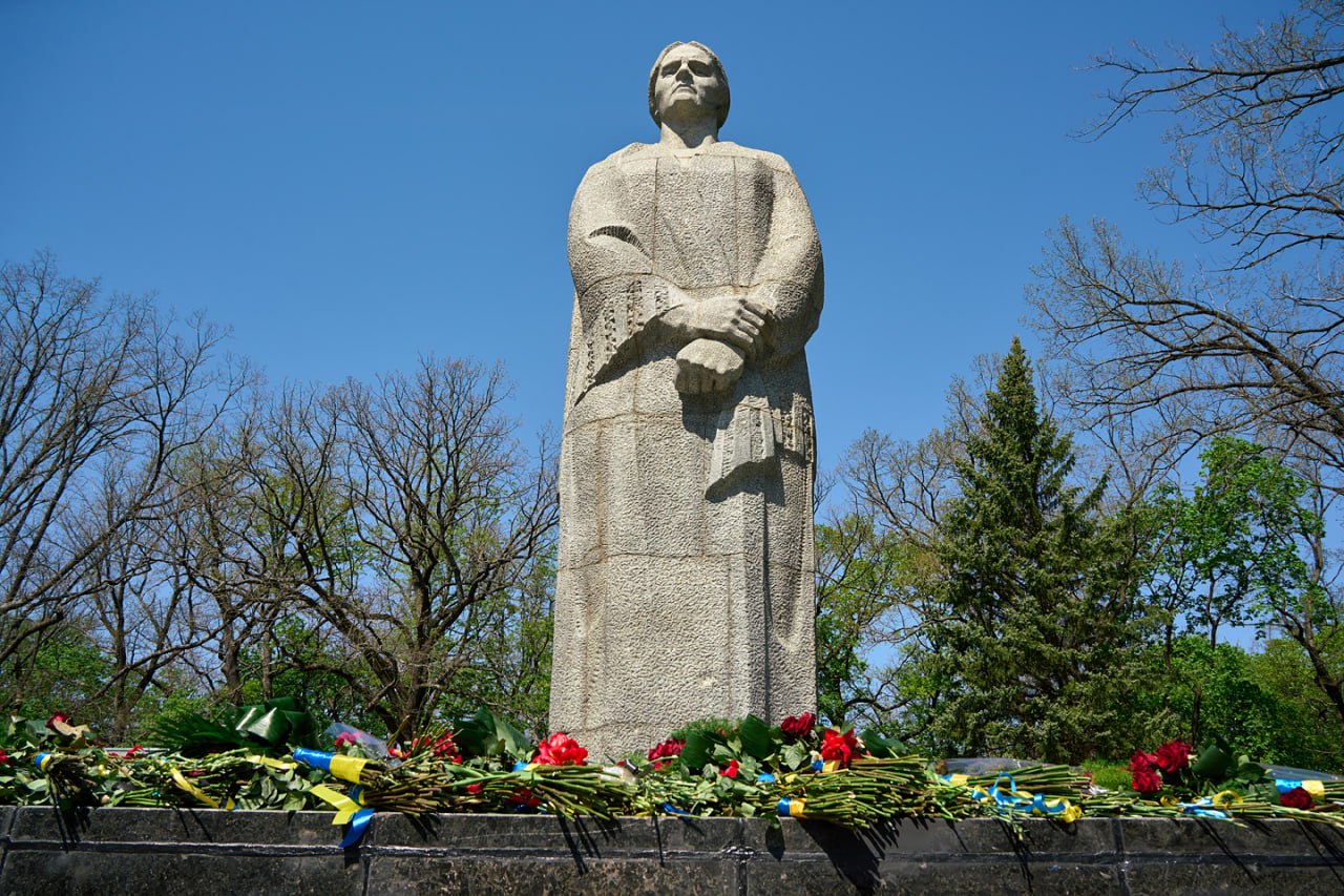 Вшанували пам’ять загиблих у Другій світовій війні у Харкові, а Ігор Терехов провів паралель із сучасністю: Новини Харкова