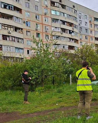 У Харкові після ранкової атаки обстежують пошкоджені будинки