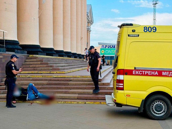 Новини Харкова: поліцейські врятували чоловіка