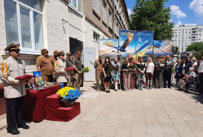 Новини Харкова: в ліцеях вшанували загиблих випускників