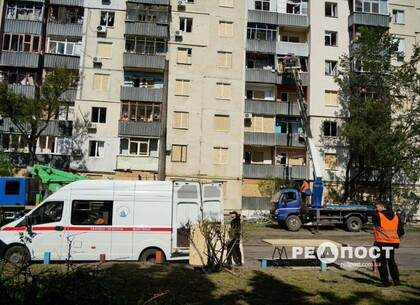 Як виглядає місце удару БпЛА у Слобідському районі Харкова: фоторепортаж