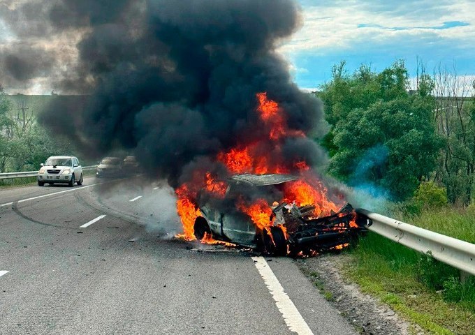 Новини Харкова: дрон поцілив у авто на київській трасі