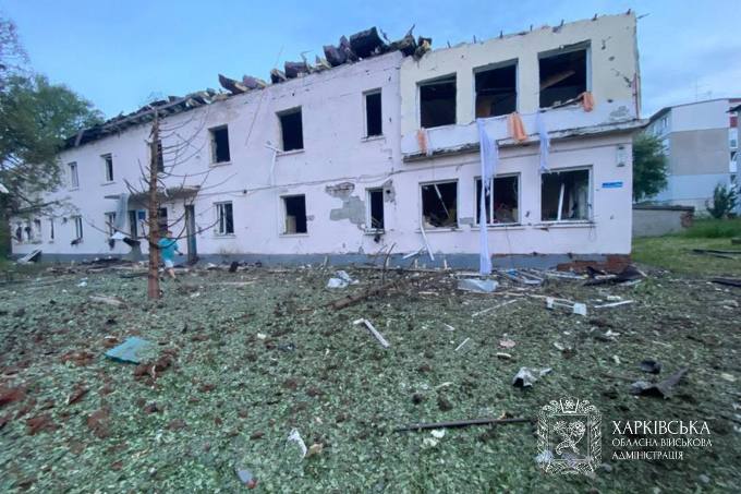 Ворожий удар по одному з мікрорайонів Чугуєва призвів до поранень у цивільних, серед постраждалих — 14-річна дитина.