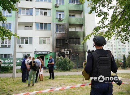 Наслідки влучання дрона по багатоповерхівці в Індустріальному районі Харкова: фото