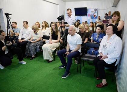 Ігор Терехов привітав випускників-педагогів та побажав їм навчати дітей у мирних класах