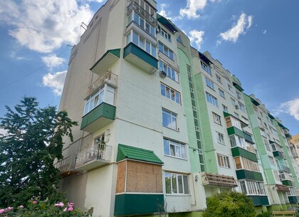 Фасади, дахи та під’їзди: у Харкові активно відбудовують житловий фонд